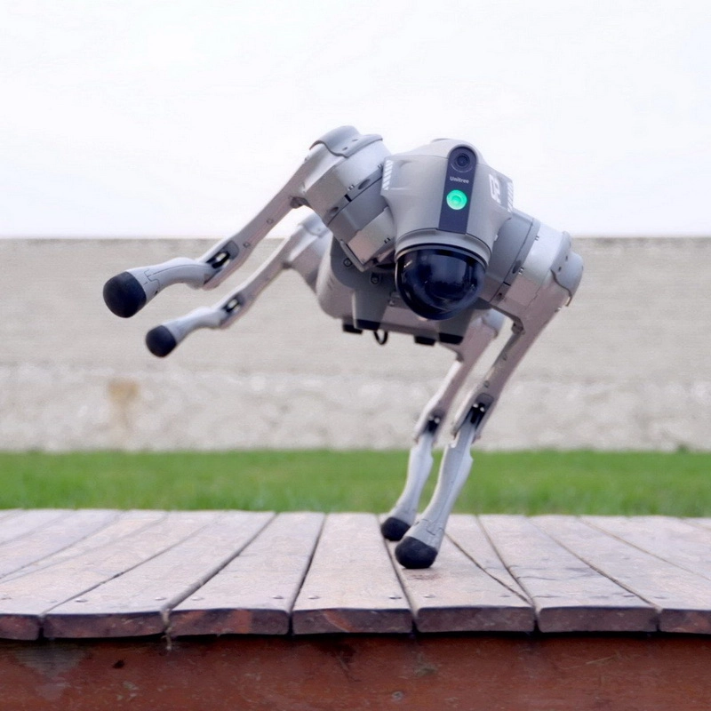 Бионический робот Unitree Go2 Air, длина 70 см