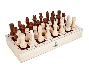 Деревянные шахматы с ДВП‑доской, диаметр основания 24 мм