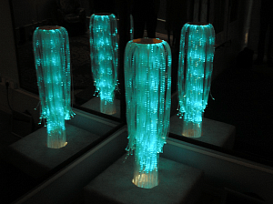 Фонтан световых нитей на мягкой тумбе 1040×550×550 мм