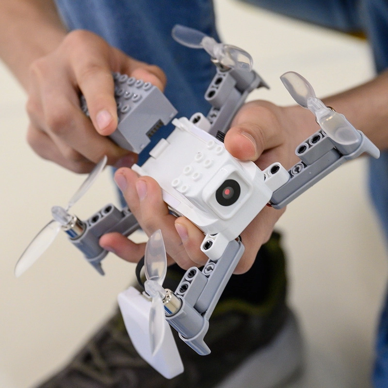 Набор учебных квадрокоптеров «Пиксель-Вжик — шоу дронов» (10 шт)