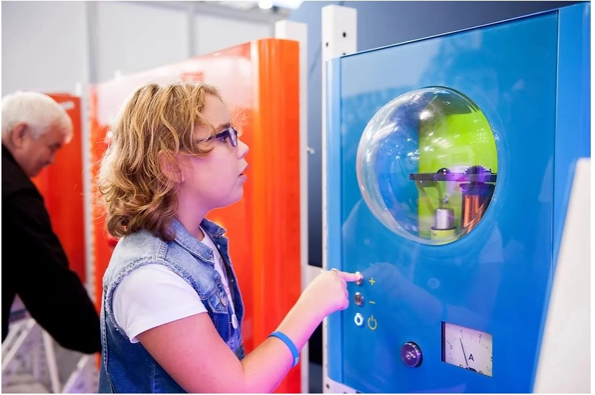 Учебный стенд «Магнитное поле», масса 84 кг