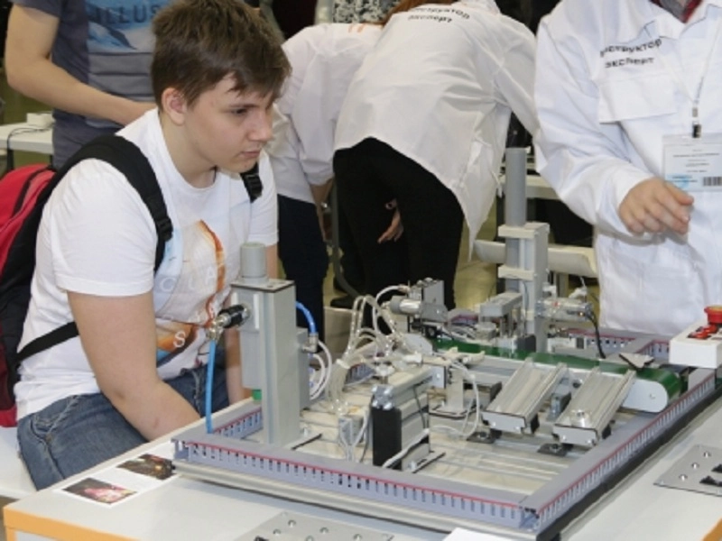 Образовательный мини‑завод — расширенный комплект ДИС-041