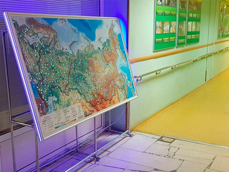 Рельефная тактильная карта России 204×124×5 см на стойке для детей с ОВЗ