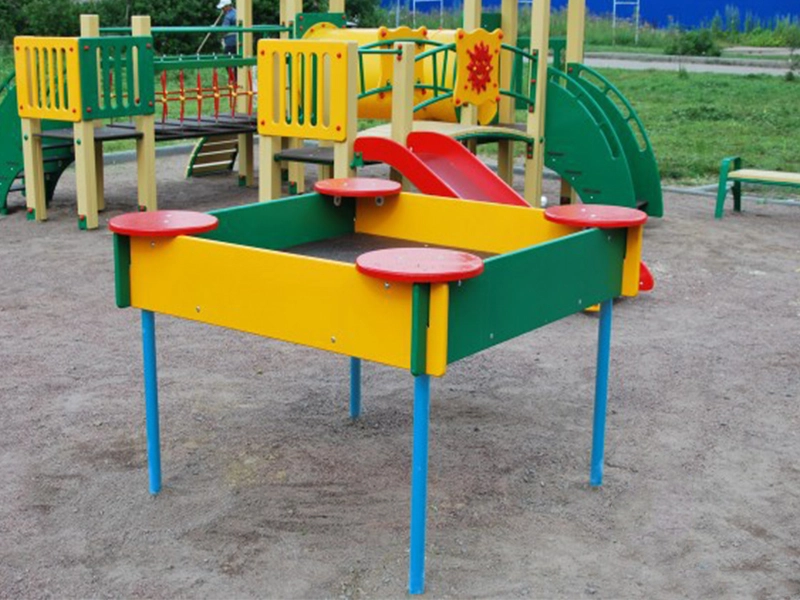Песочница с высокой ножкой для колясочников 140×140×85 см