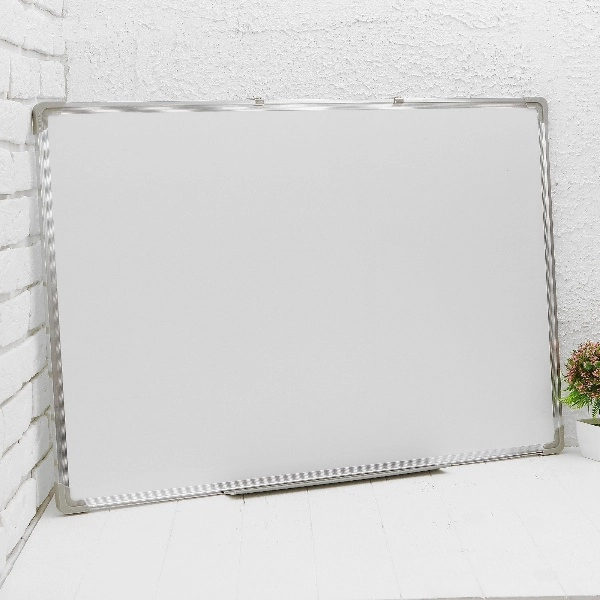 Двусторонняя маркерная доска 90х60 см — магнитная с полкой