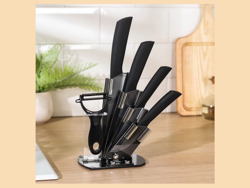Кухонный комплект Black: 5 ножей с подставкой