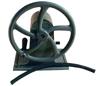 Насос вакуумный Комовского для школьных опытов