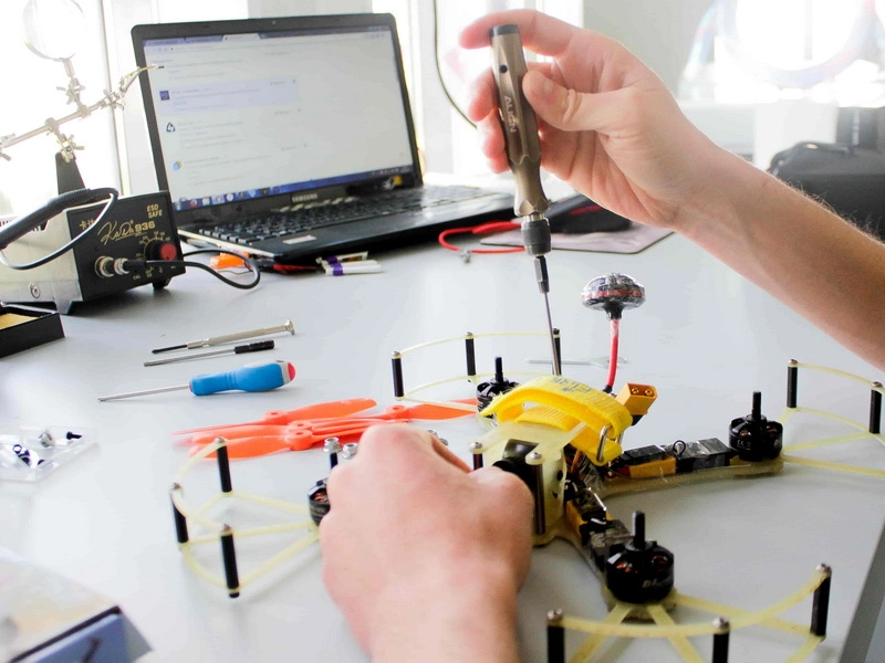 Квадрокоптер EdDron First (на разъёмах)