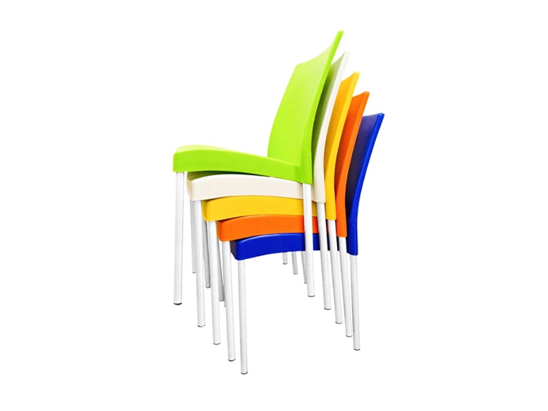 Пластиковый стул с алюминиевым каркасом — выдерживает 300 кг