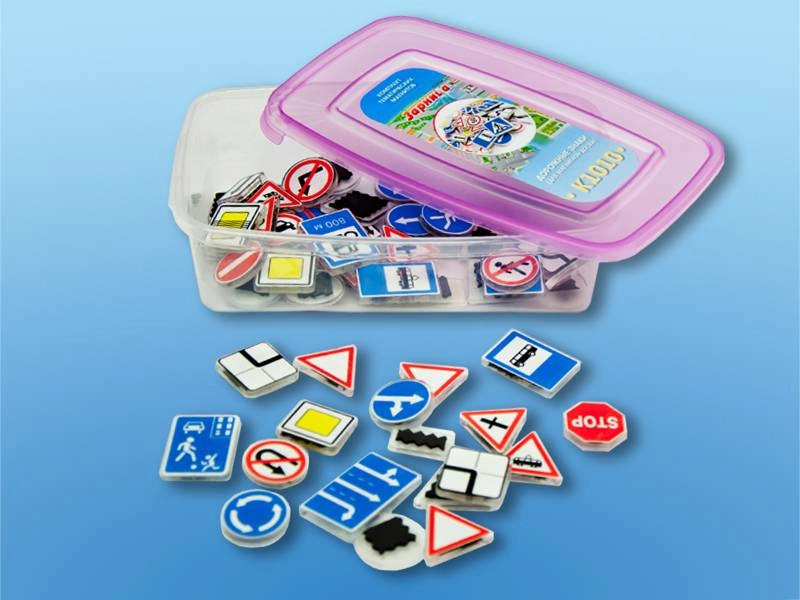 Комплект тематических магнитов: дорожные знаки, 65 элементов