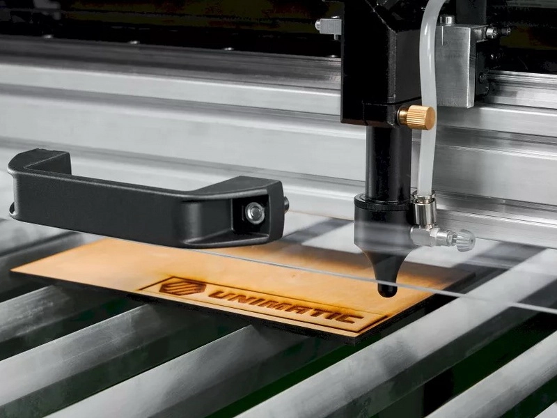 УМ-Л — напольный лазерный гравер "Униматик"