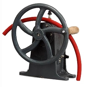 Насос вакуумный Комовского для школьных опытов