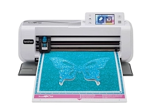 Brother CM300 ScanNCut — плоттер для ткани с сенсором 3,7"