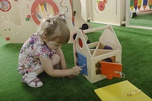 Игровой тактильный домик с замочками