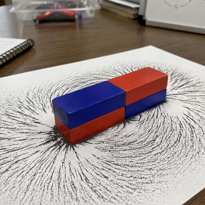 Полосовой демонстрационный магнит 100×12 мм