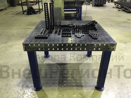 Сборочно-сварочный стол с крепежными элементами.