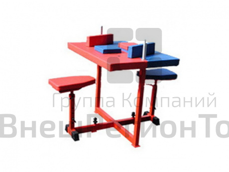 Стол для армрестлинга для инвалидов-колясочников.