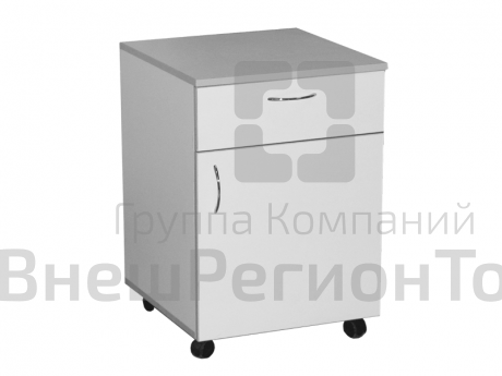 Тумба на колесах с выдвижным ящиком и дверкой.