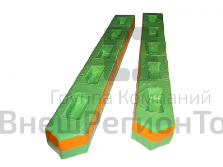 Аттракцион "Гигантские лыжи".