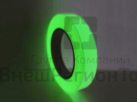 Полоса светонакопительная противоскользящая на самоклеящей основе.