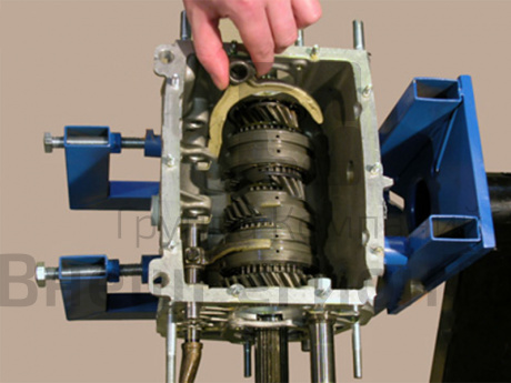 Комплект по разборке и сборке механической КПП, задний привод.