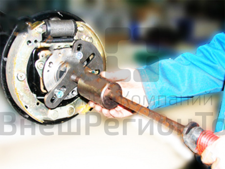 Комплект по разборке и сборке заднего моста автомобиля.