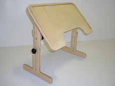 Напольный столик с регулируемым углом наклона столешницы