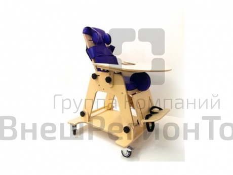 Кресло для детей-инвалидов на колесиках.