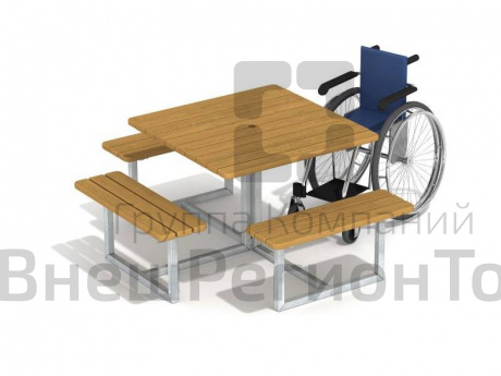 Игровой стол для детской площадки с местом для инвалидной коляски.