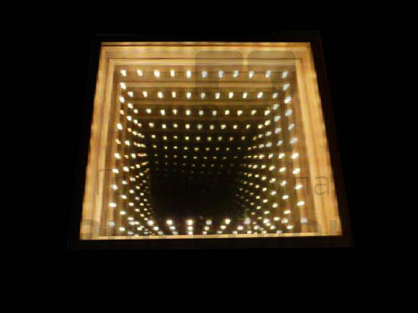 Световое панно с эффектом бесконечности, напольное 400х400х150 мм.