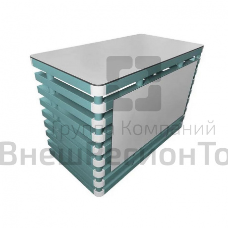 Стол тренера в бассейне.