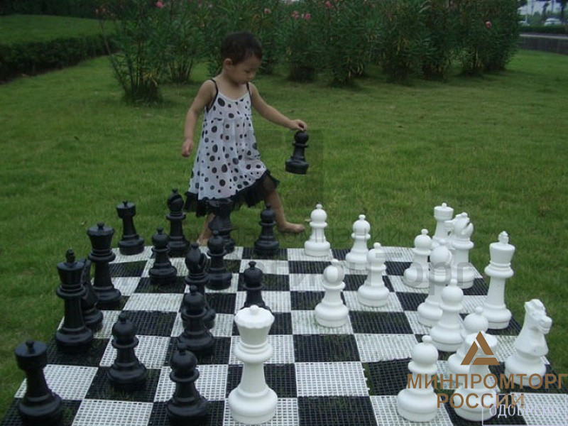 Напольные шахматные фигуры.