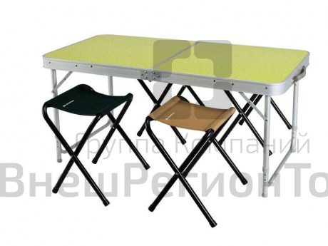 Складной стол на 4 человек, 4 табурета.